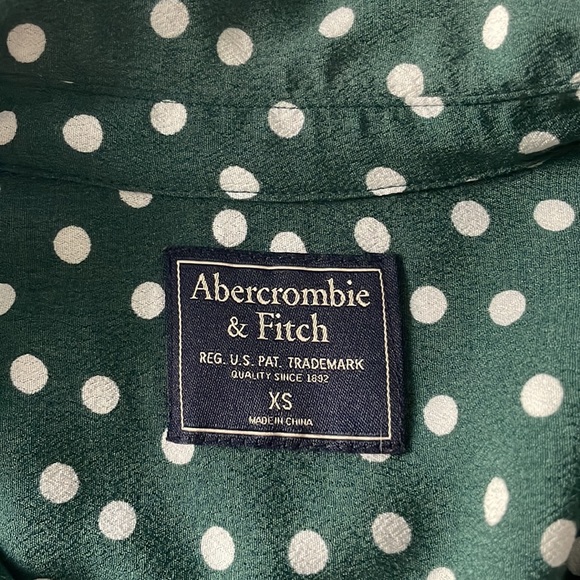 Abercrombie &Fitch - Picture 5 of 5